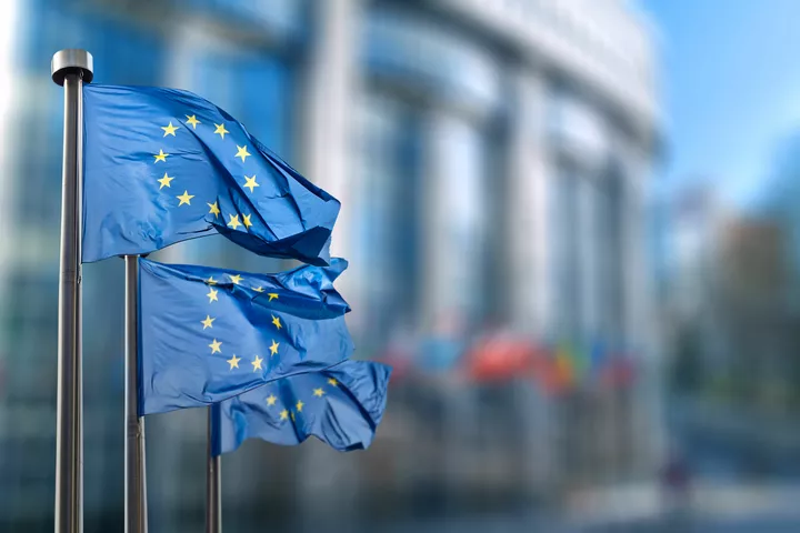 EU flags waving in front of a building – Symbolizing data protection and GDPR